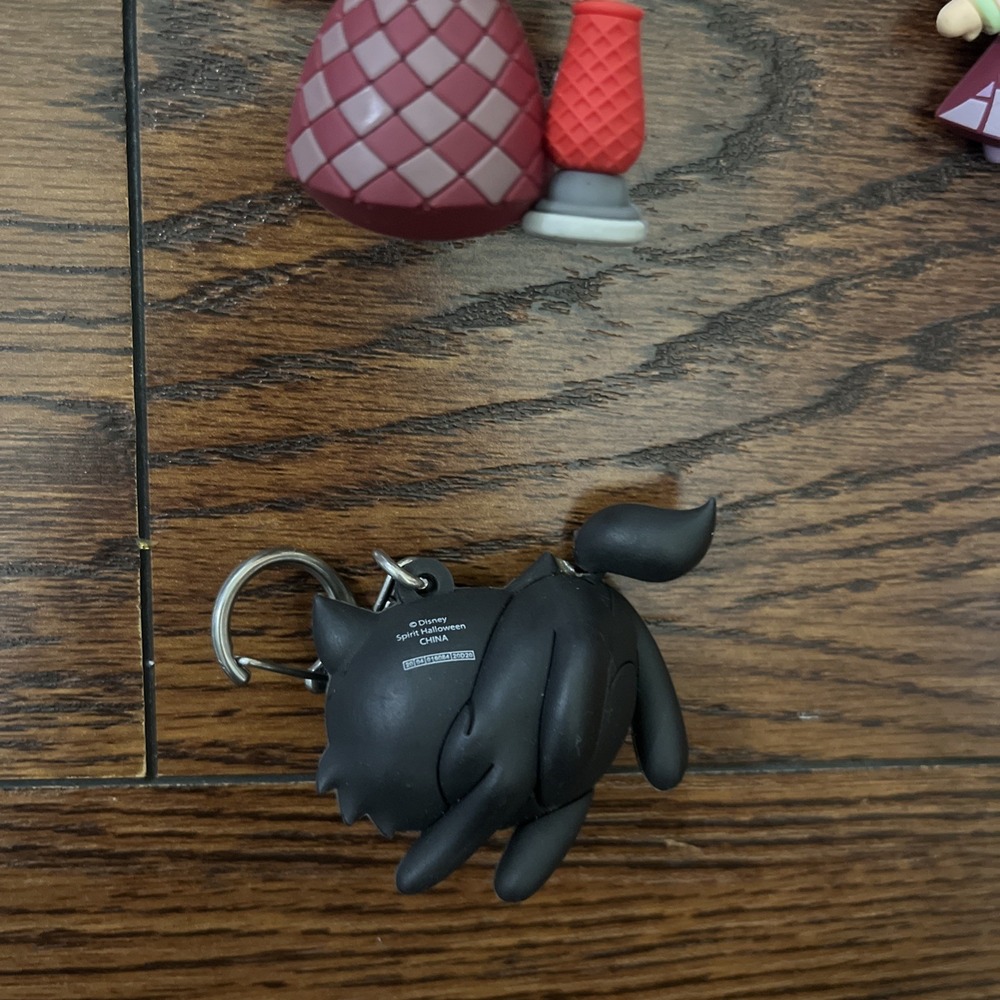 Disney Hocus Pocus Figural Clip Lot Of 11 Keychains- Cat Damaged See Pics - Picture 13 of 13